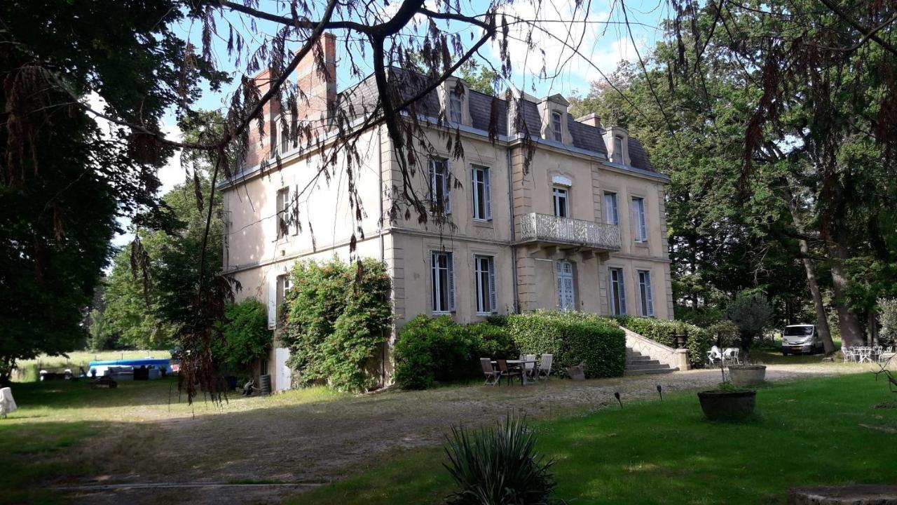 Chateau Du Grand Lucay Bed and breakfast Bourbon-lʼArchambault