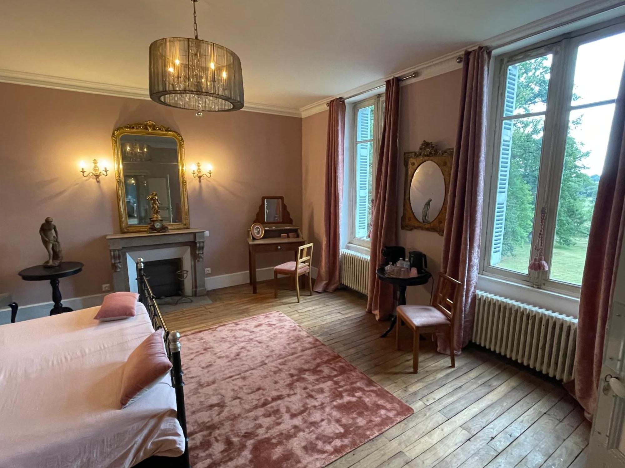 Chateau Du Grand Lucay Bed and breakfast *